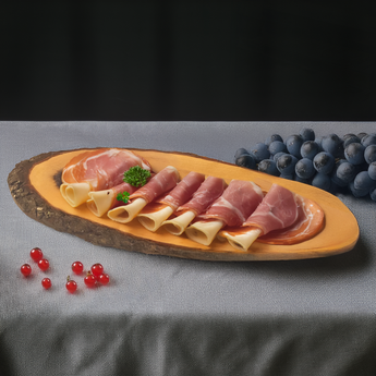 Rustikales Vorlegebrett mit Baumrinde aus massivem Erlenholz, 43-46 cm - B-Ware